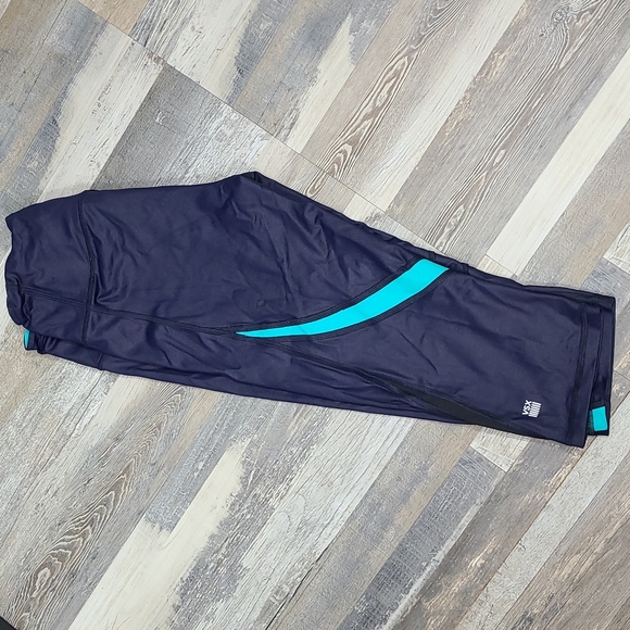 Victoria's Secret Knockout Crop - Picture 4 of 10